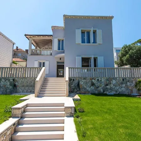 Spacious With Private Pool In