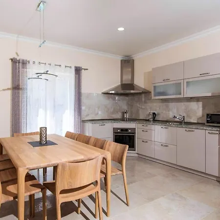 Spacious With Private Pool In * Dubrovnik