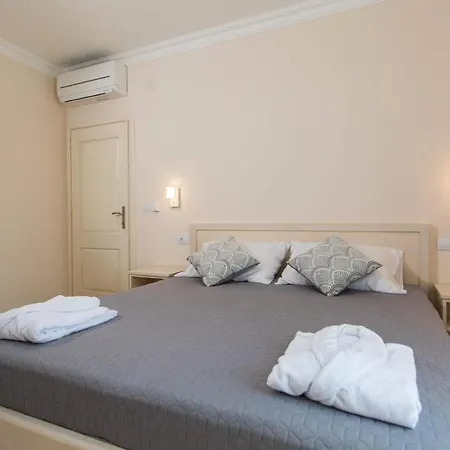 Spacious With Private Pool In Villa