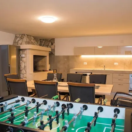 Spacious With Private Pool In Villa