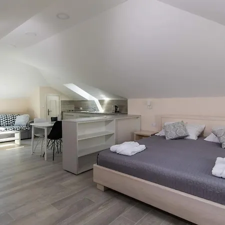 Spacious With Private Pool In