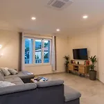 Spacious With Private Pool In Ντουμπρόβνικ