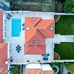 Vila Spacious With Private Pool In *