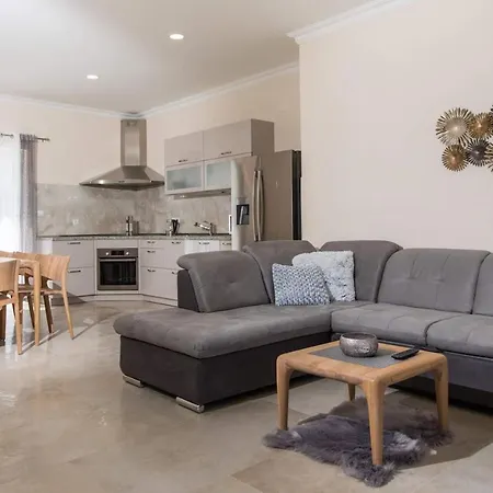 Spacious With Private Pool In