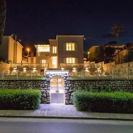 Spacious With Private Pool In 杜布罗夫尼克