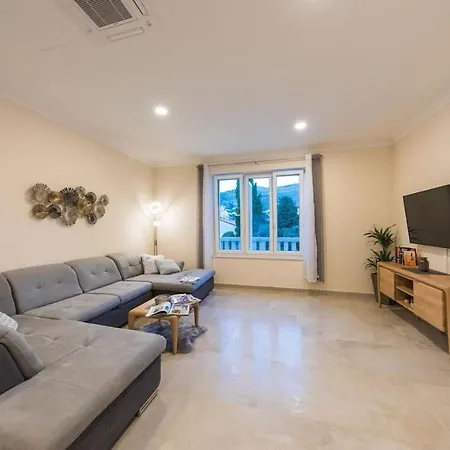 Spacious With Private Pool In