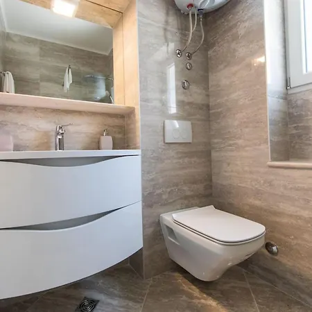 Spacious With Private Pool In 别墅