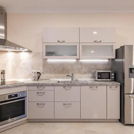 Spacious With Private Pool In