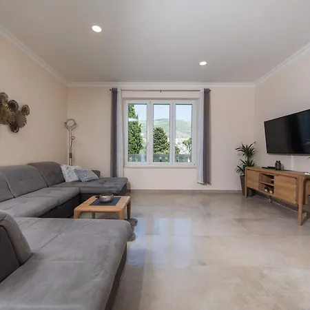 Villa Spacious With Private Pool In Dubrovnik