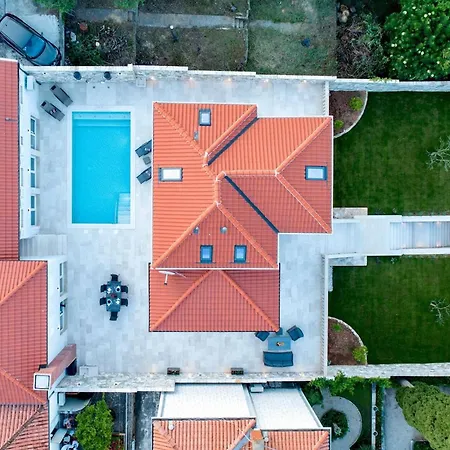 Spacious With Private Pool In Villa