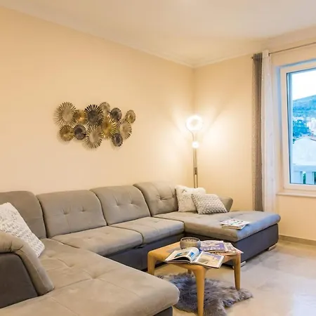 Villa Spacious With Private Pool In