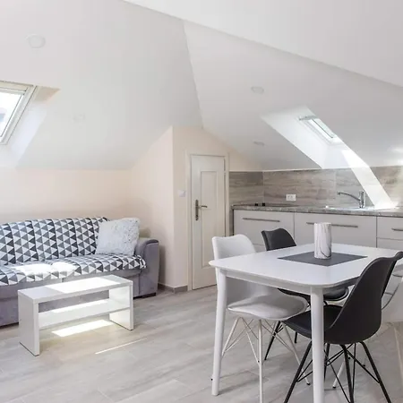 Spacious With Private Pool In Villa *