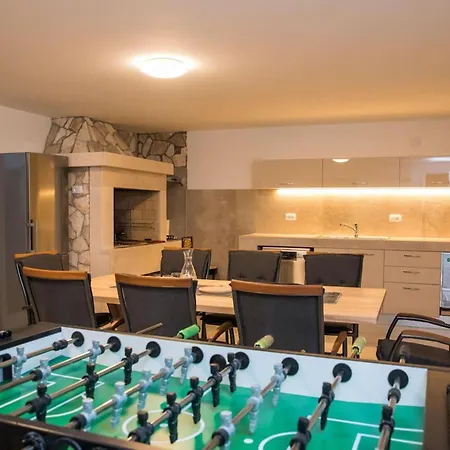 Spacious With Private Pool In Villa *
