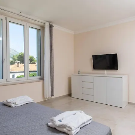 Spacious With Private Pool In * Dubrovnik