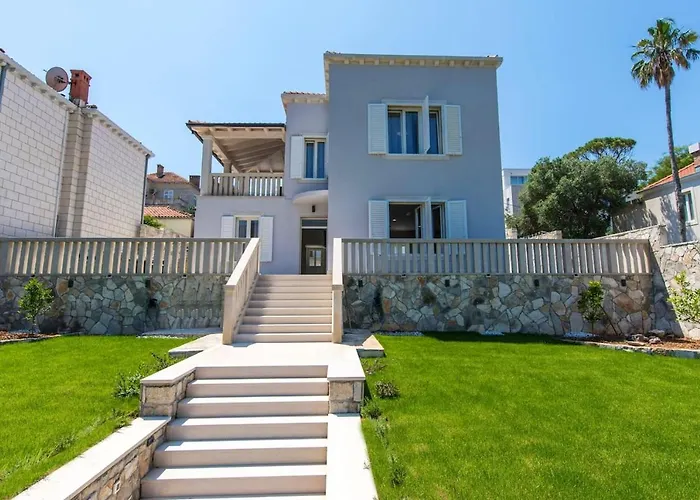 Spacious With Private Pool In