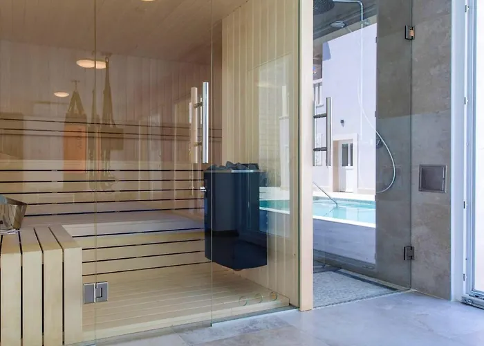 Villa Spacious With Private Pool In