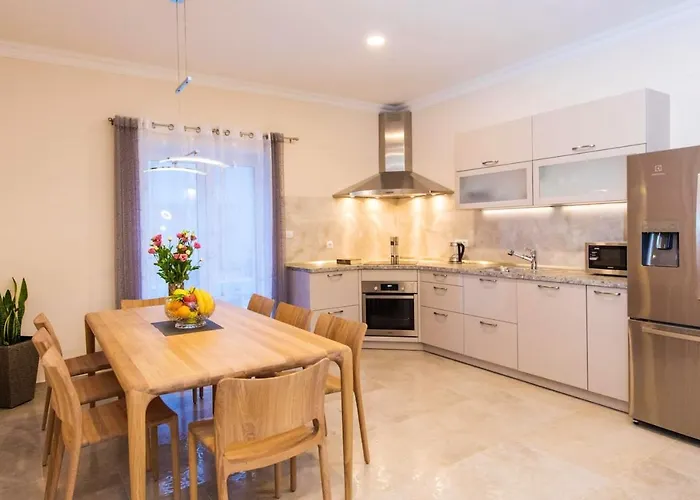 Spacious With Private Pool In Dubrovnik