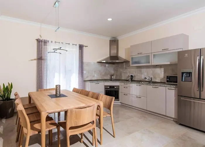 Spacious With Private Pool In * Dubrovnik