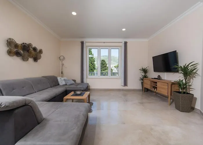 Spacious With Private Pool In Villa Dubrovnik