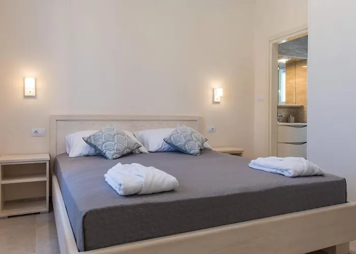 Villa Spacious With Private Pool In *