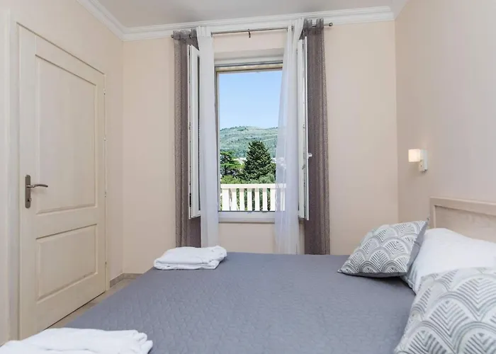 Villa Spacious With Private Pool In Dubrovnik