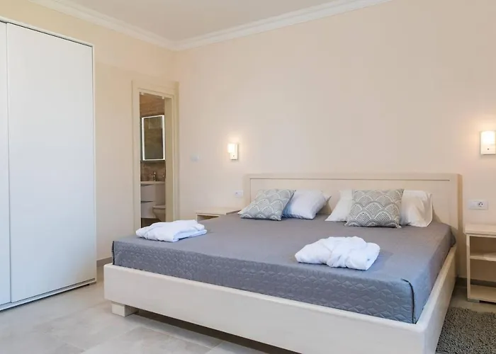 Spacious With Private Pool In