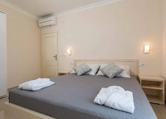 Spacious With Private Pool In Villa