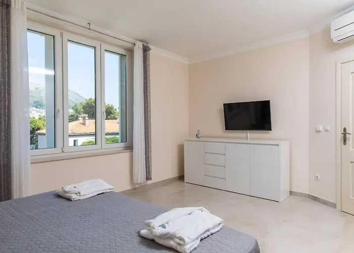 Spacious With Private Pool In Villa *