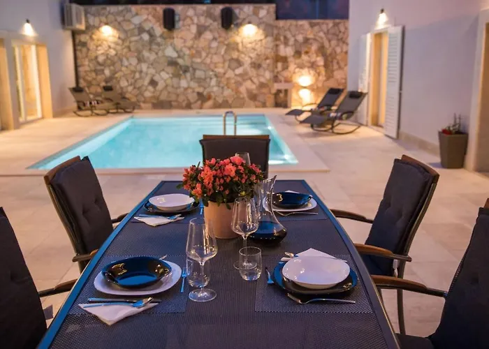 Spacious With Private Pool In Villa