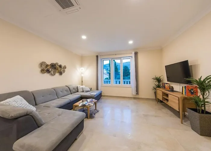 Spacious With Private Pool In