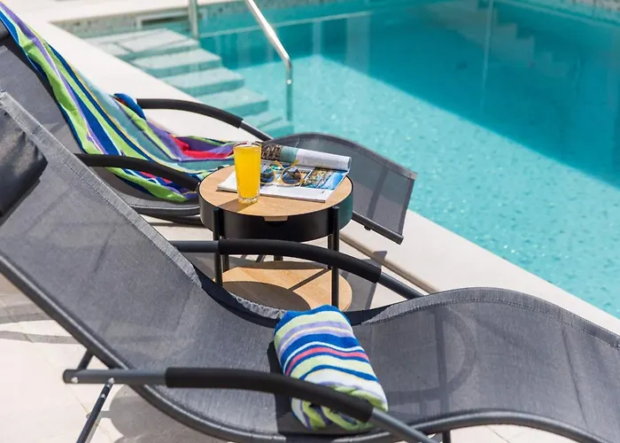 Spacious With Private Pool In Villa