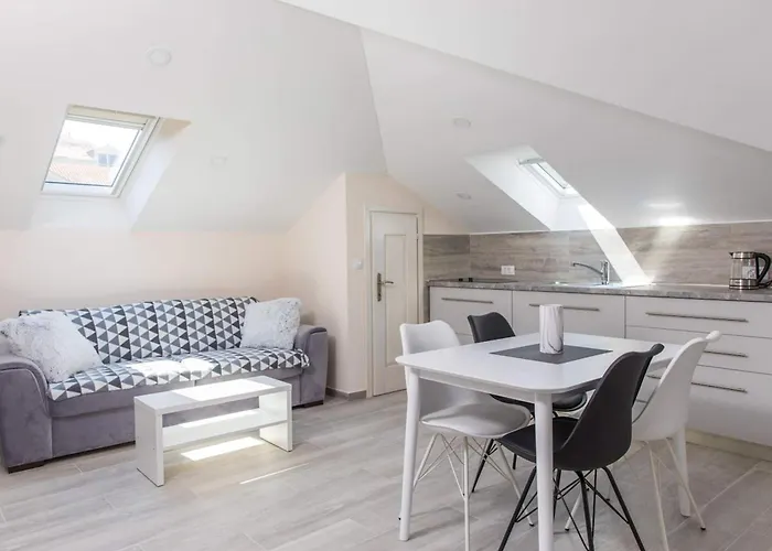 Spacious With Private Pool In *