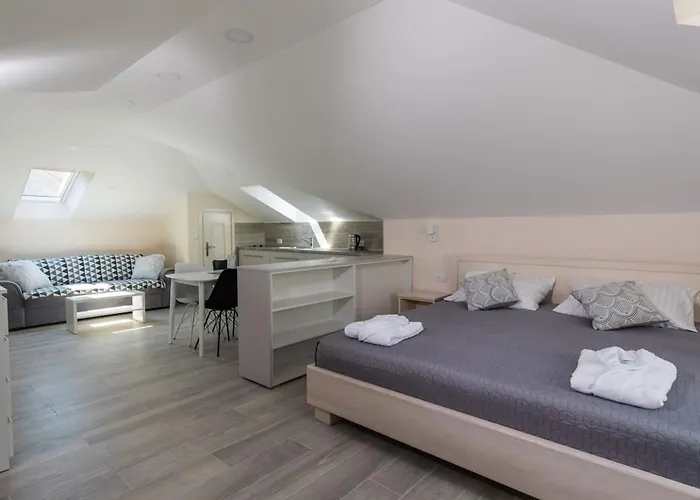 Spacious With Private Pool In