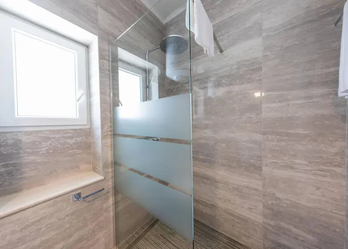 Villa Spacious With Private Pool In