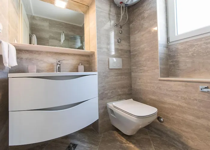 Spacious With Private Pool In Villa