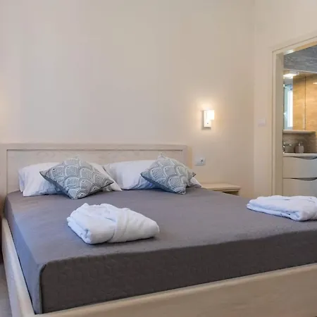 Vila Spacious With Private Pool In *