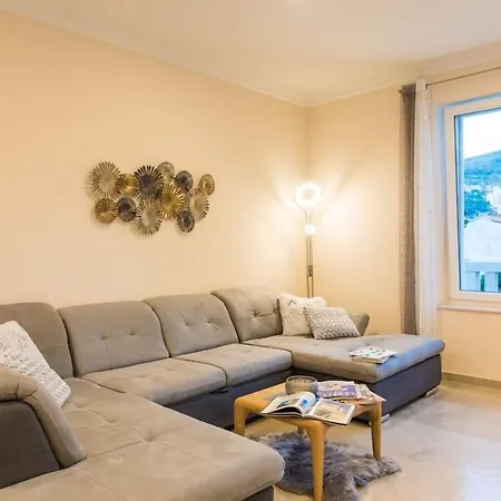 Vila Spacious With Private Pool In Dubrovník