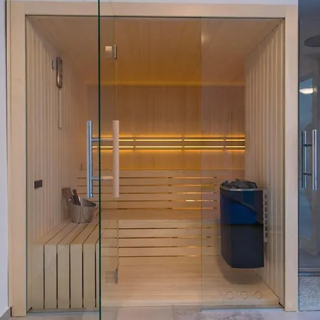 Spacious With Private Pool In Vila Dubrovník