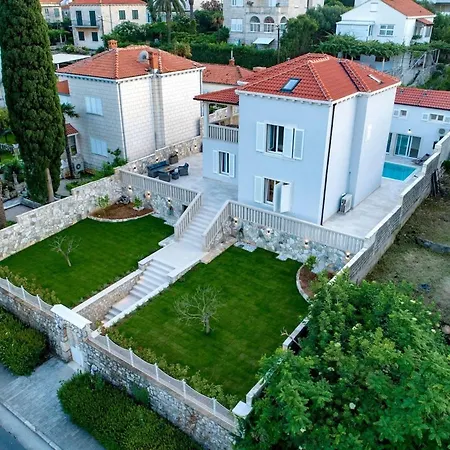 Spacious With Private Pool In * Dubrovnik